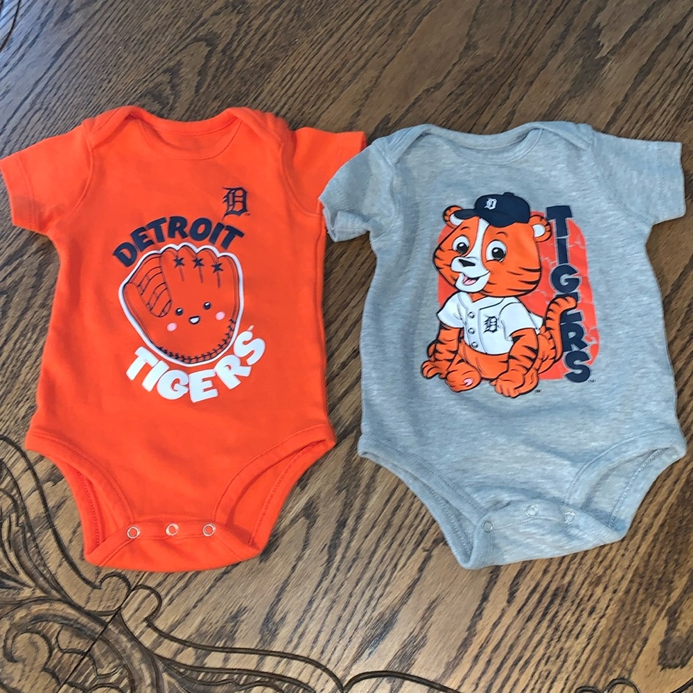 Genuine Merchandise Detroit Tigers Baseball Onsies Set Of Two Size 6/9 Months